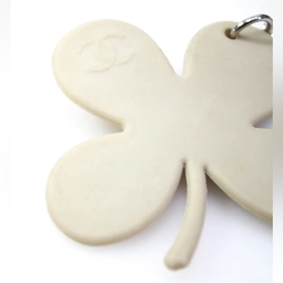 SOLD Chanel Large Clover Charm Two Way Tote Handbag White Pink Canvas - Picture 7 of 15